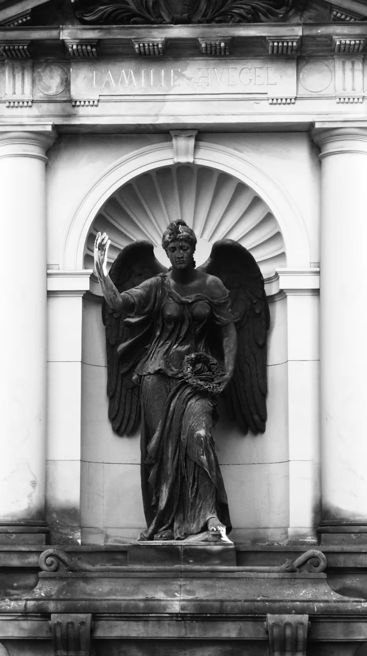 Trauernder Engel, Familie von Hügel